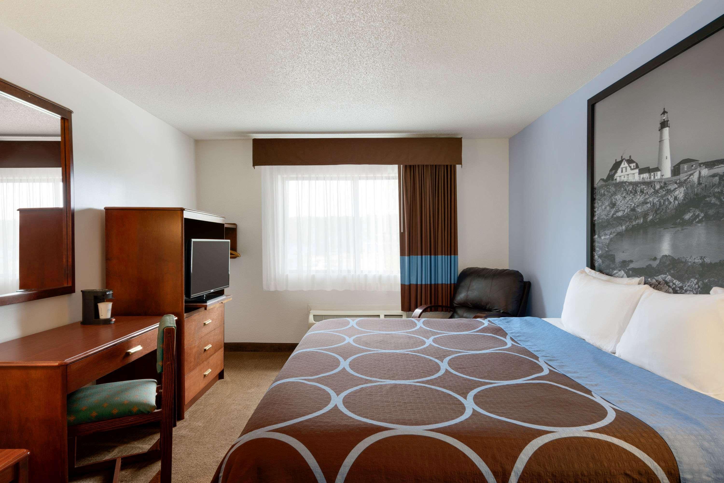 Отель Super 8 By Wyndham Portland/Westbrook Area Экстерьер фото
